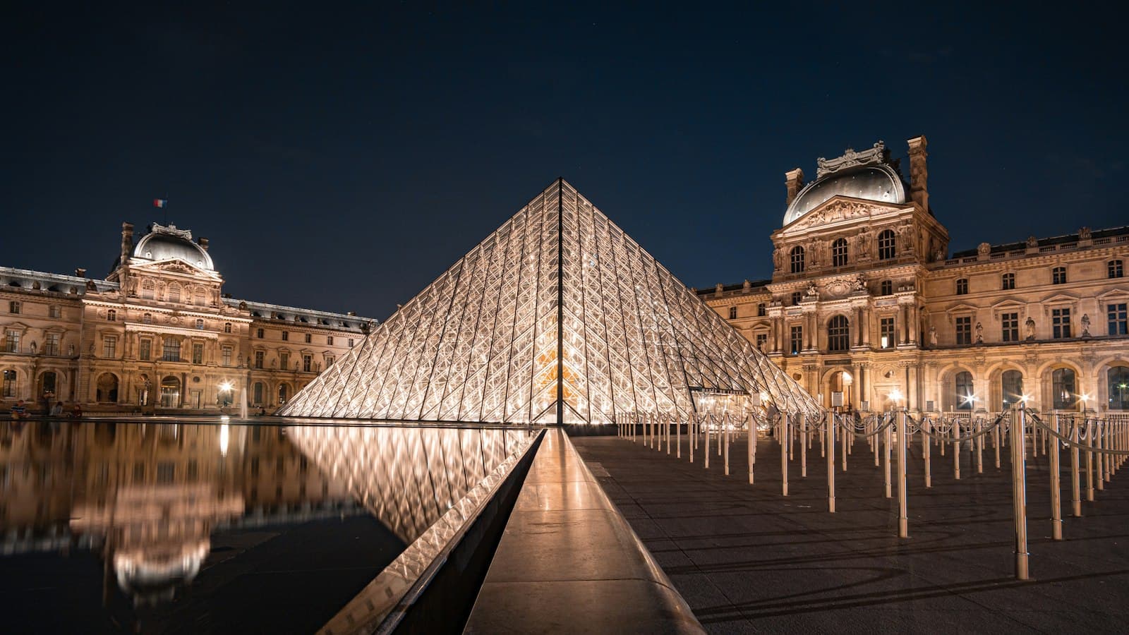 La pyramide du Louvre