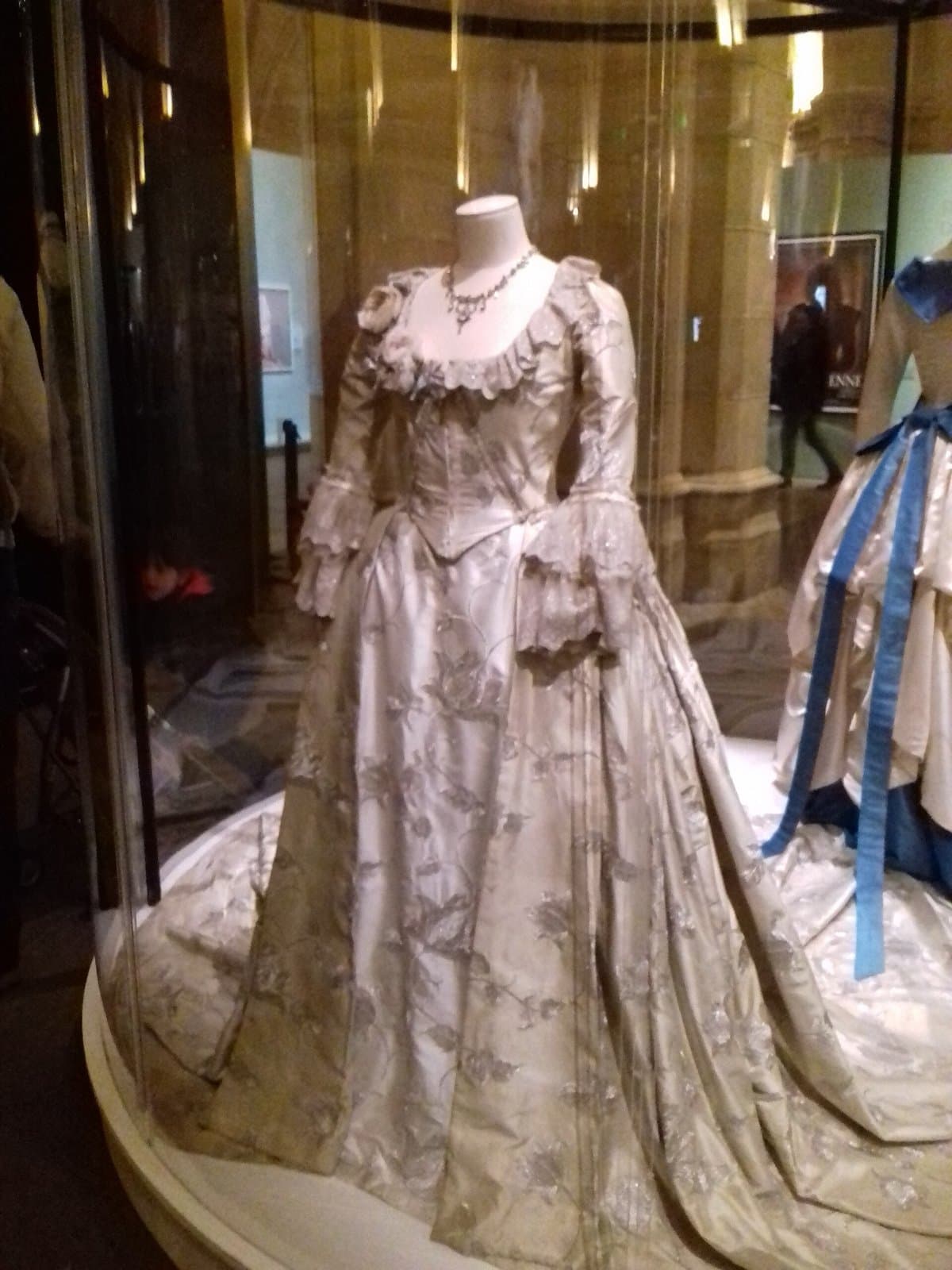 Robe d’apparat du film Les Adieux à la reine