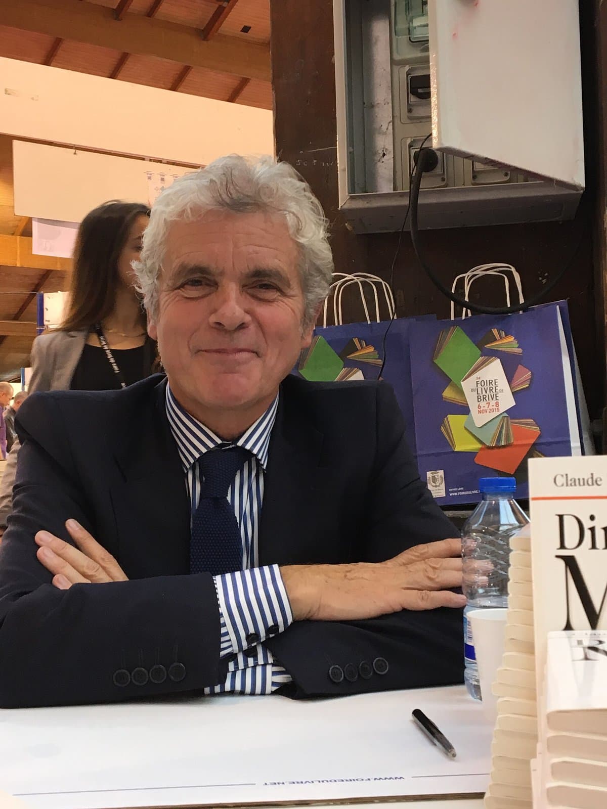 Un auteur en dédicace à la Foire du livre de Brive