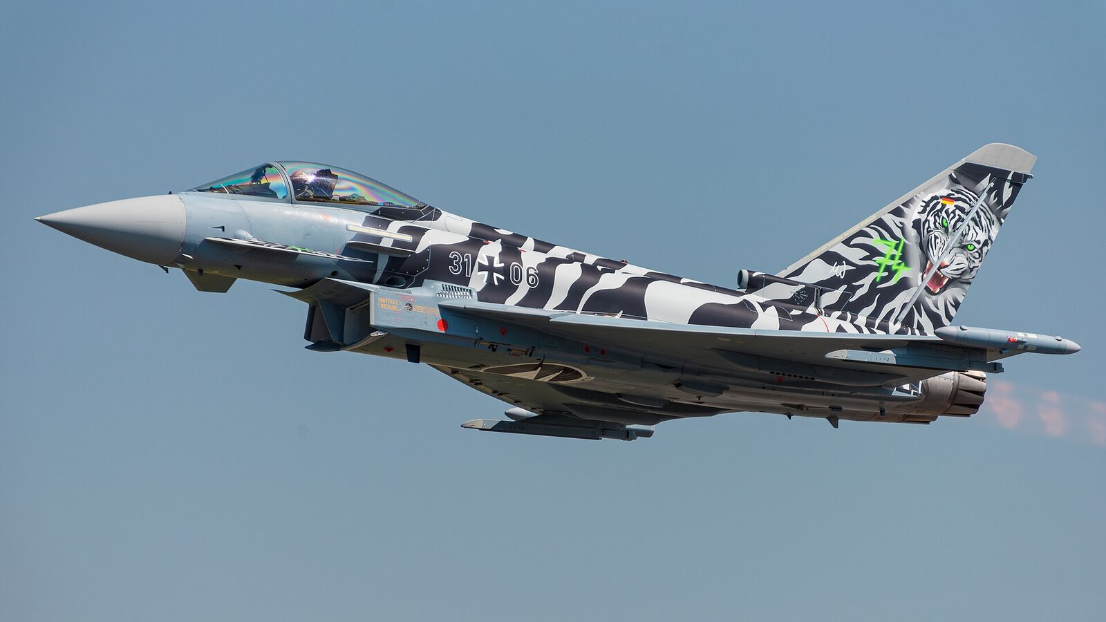 Eurofighter Typhoon de la Luftwaffe en démonstration aérienne