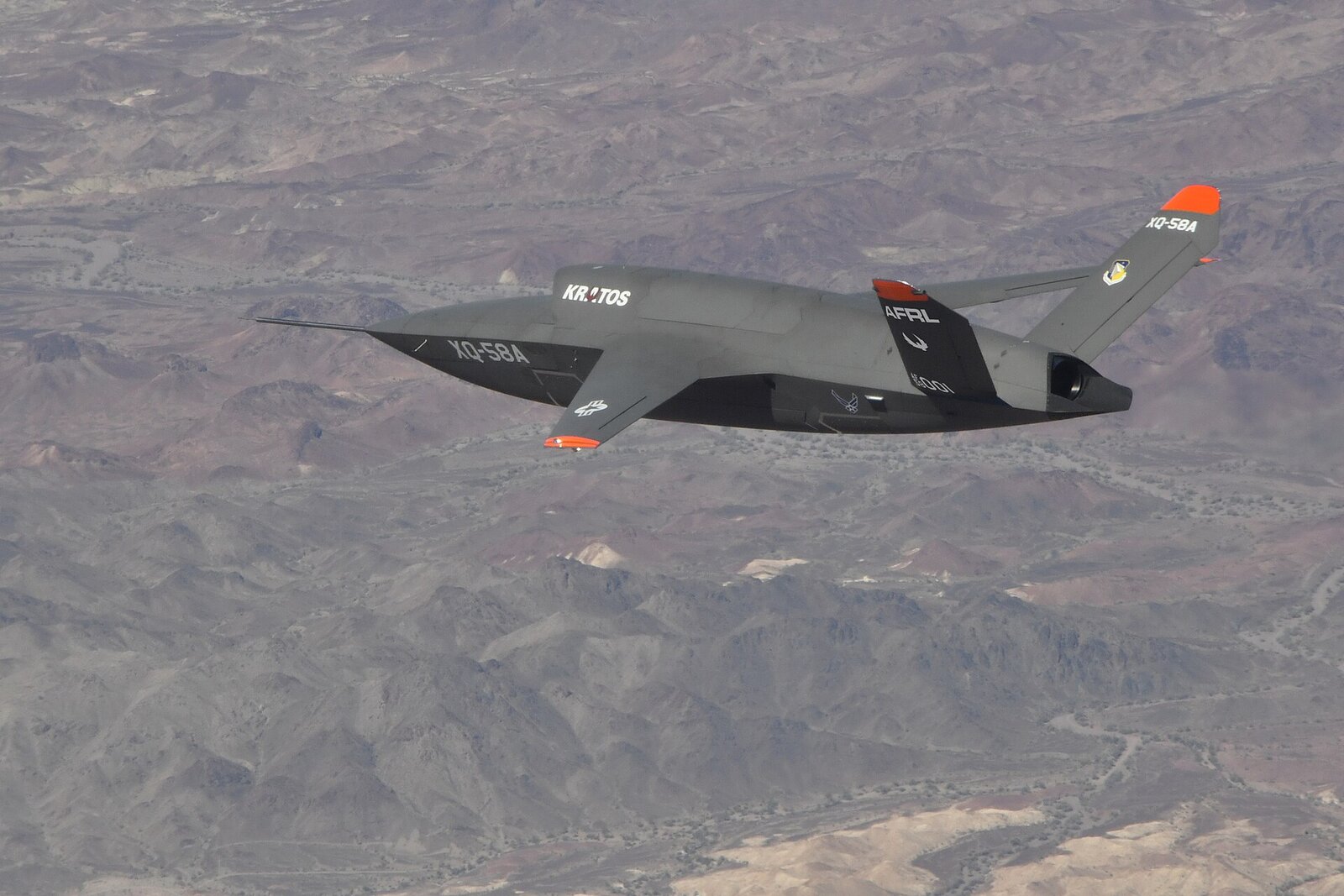 XQ-58A Valkyrie de l’US Air Force en vol d’essai à haute altitude