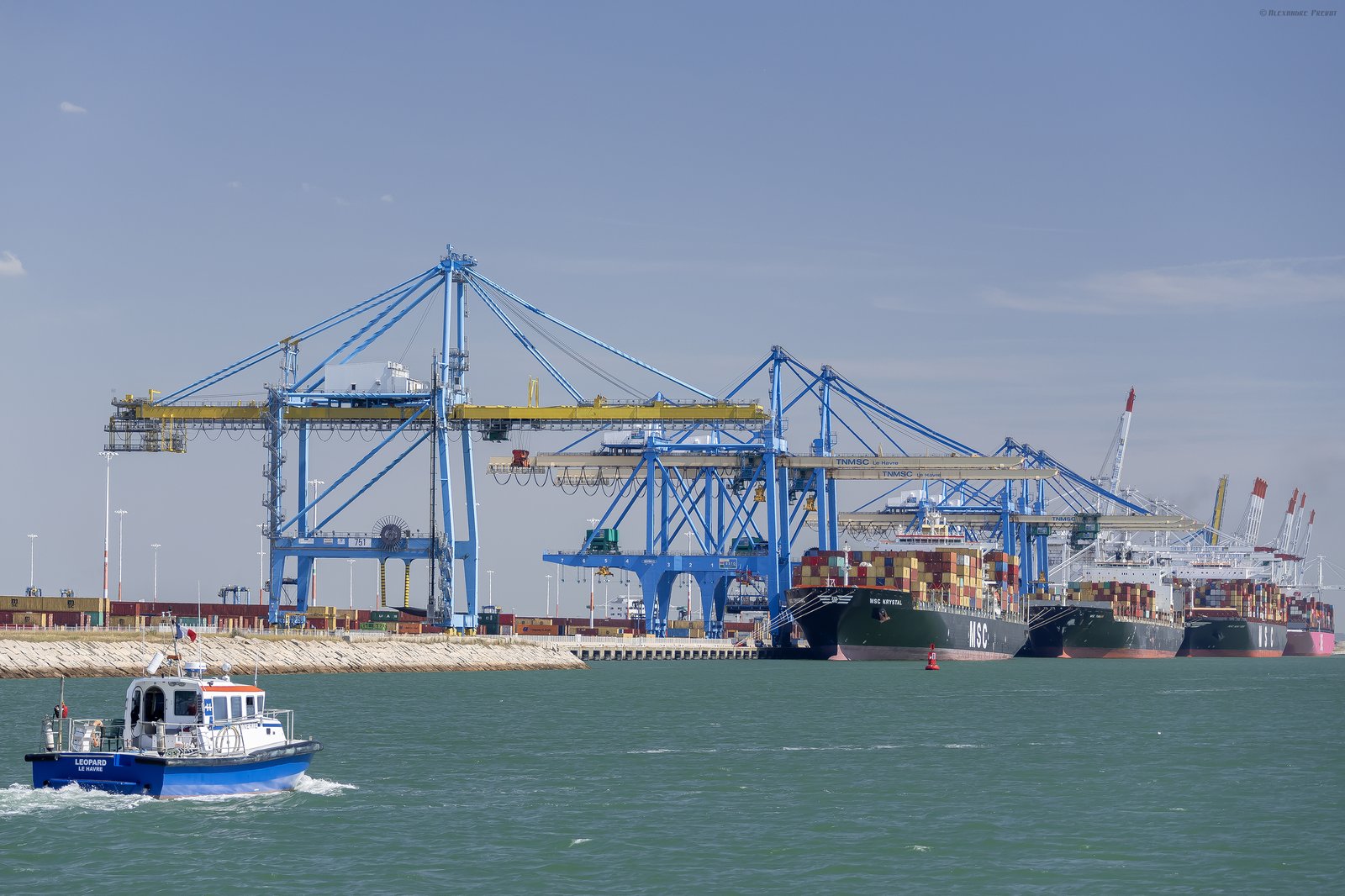 Port 2000 du Havre avec porte-conteneurs et grues