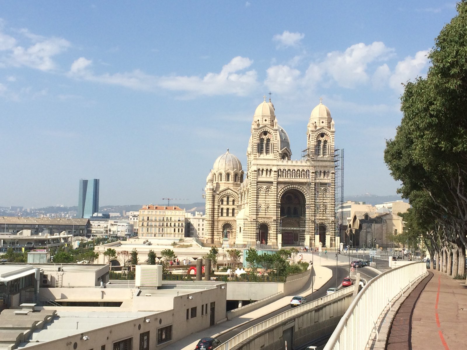 Tour CMA CGM et cathédrale de la Major à Marseille
