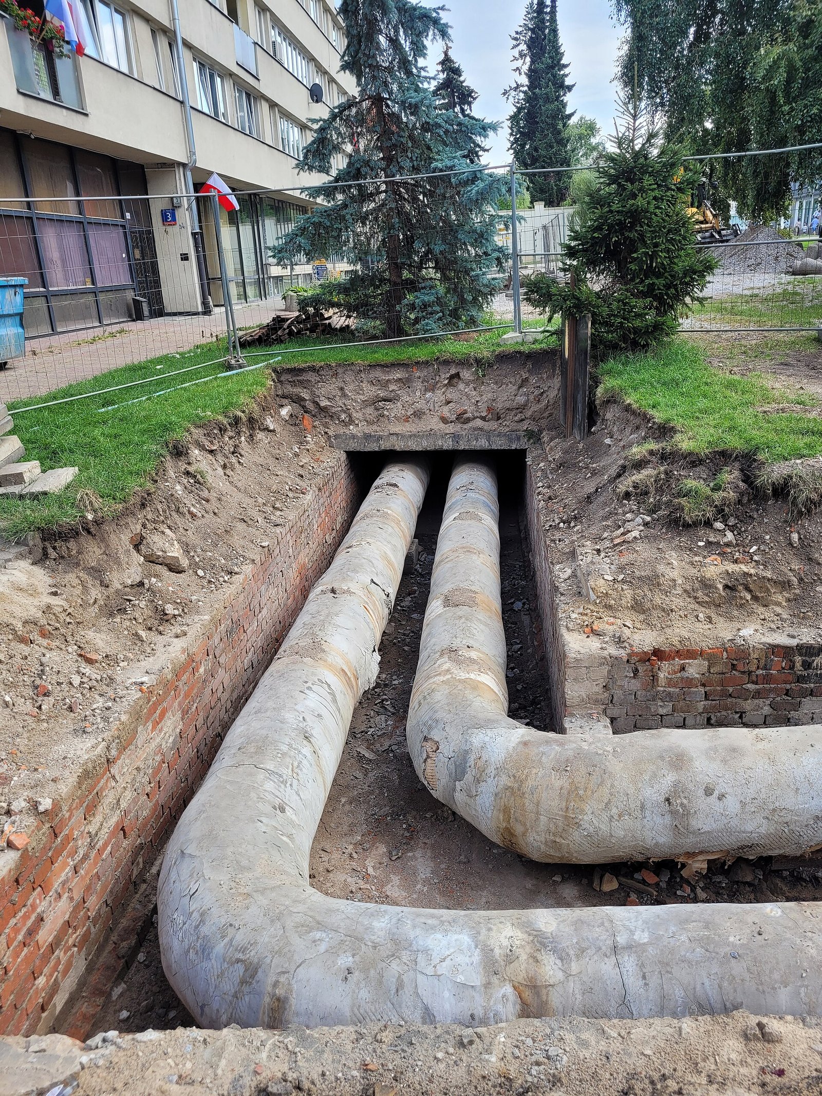 Travaux sur des tuyaux de chauffage urbain