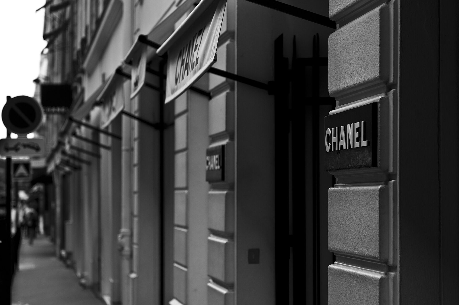 Devanture de la boutique Chanel rue Cambon, à Paris