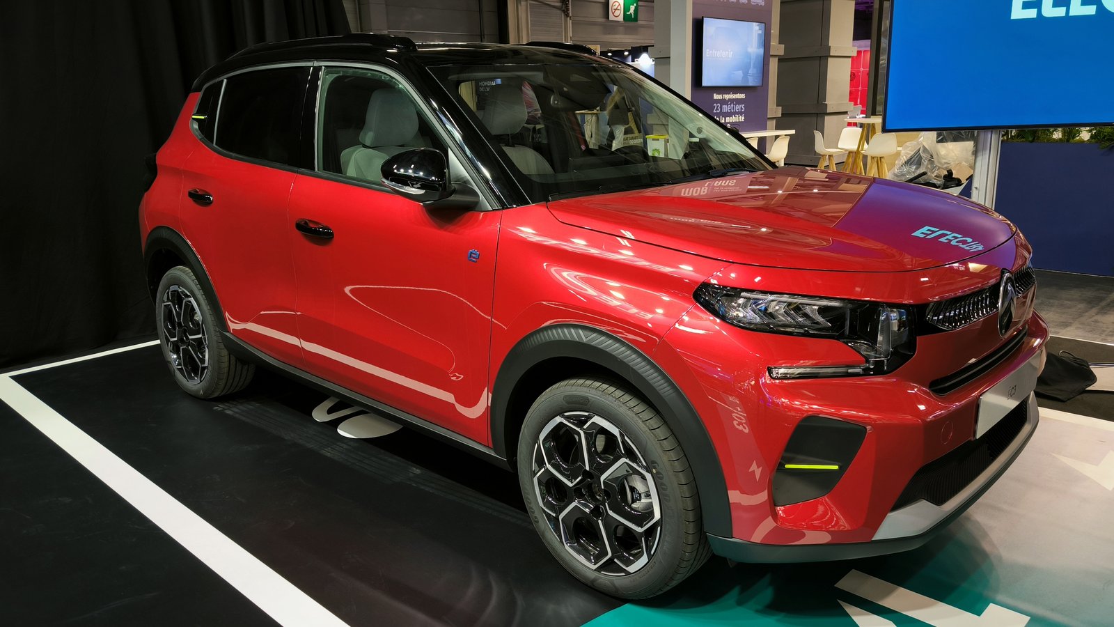 Citroën ë-C3 électrique blanche de trois quarts avant