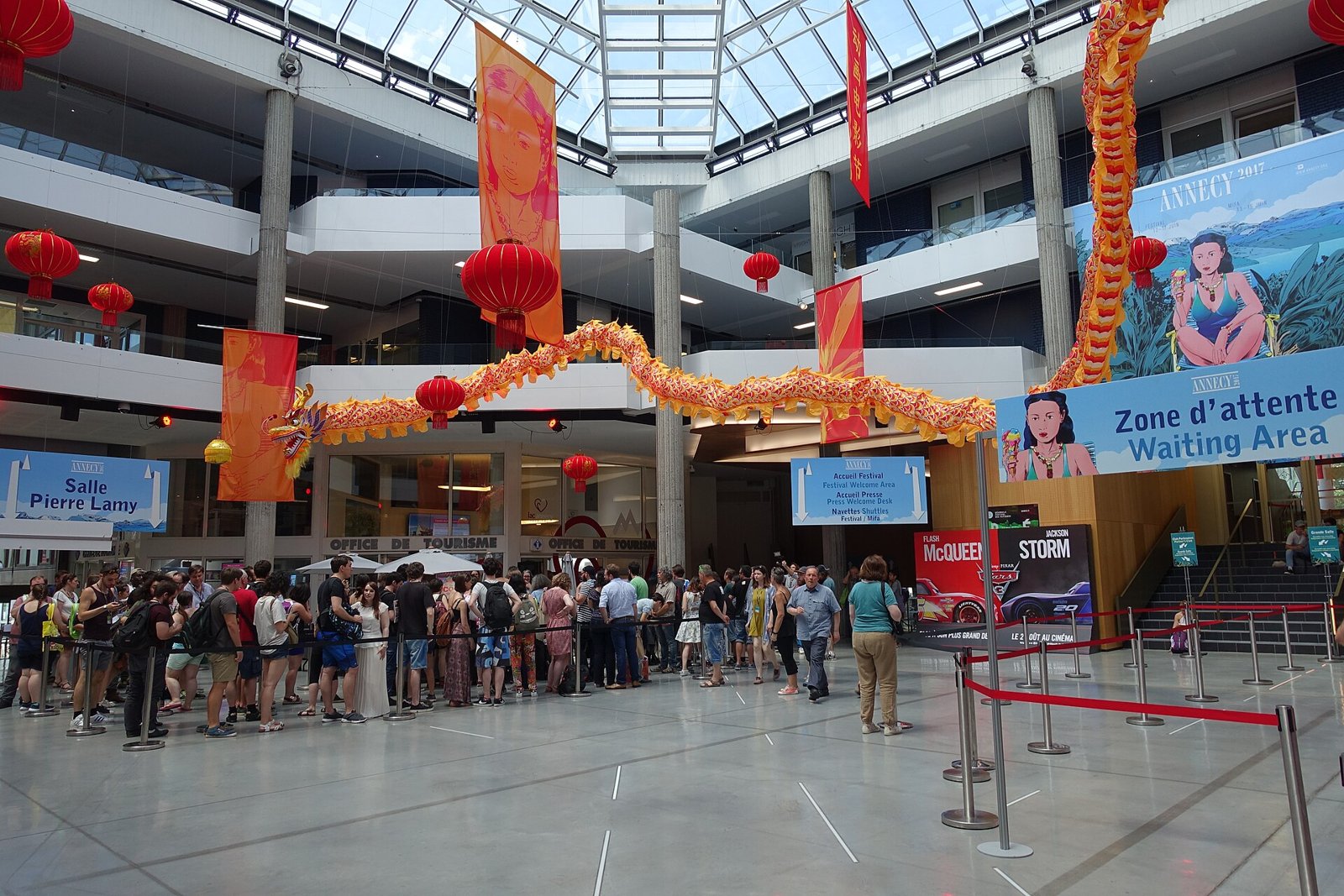 Façade du centre Bonlieu à Annecy pendant le Festival international du film d’animation