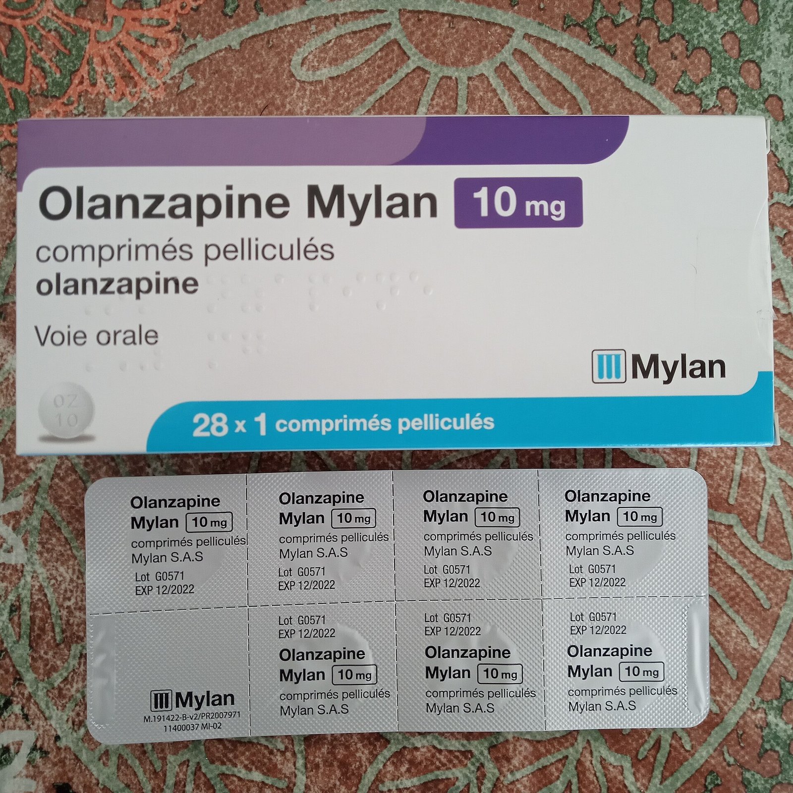 Une boîte et une plaquette de comprimés d’olanzapine 10 mg