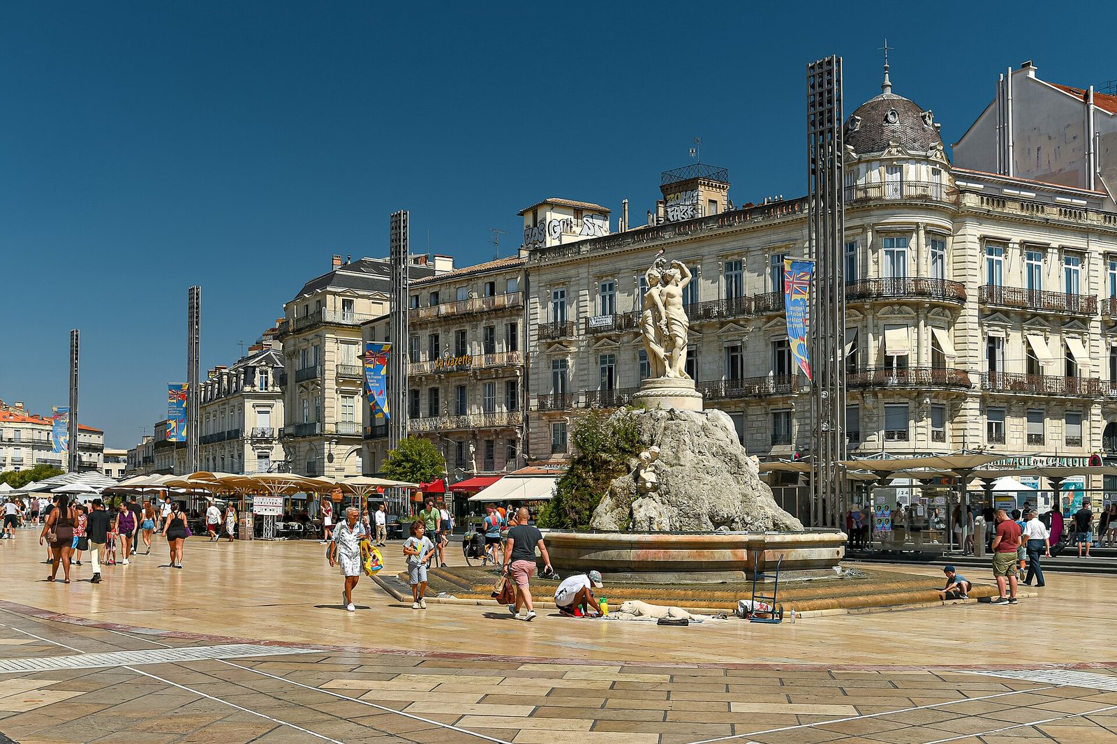 La place de la Comédie à Montpellier sous le soleil
