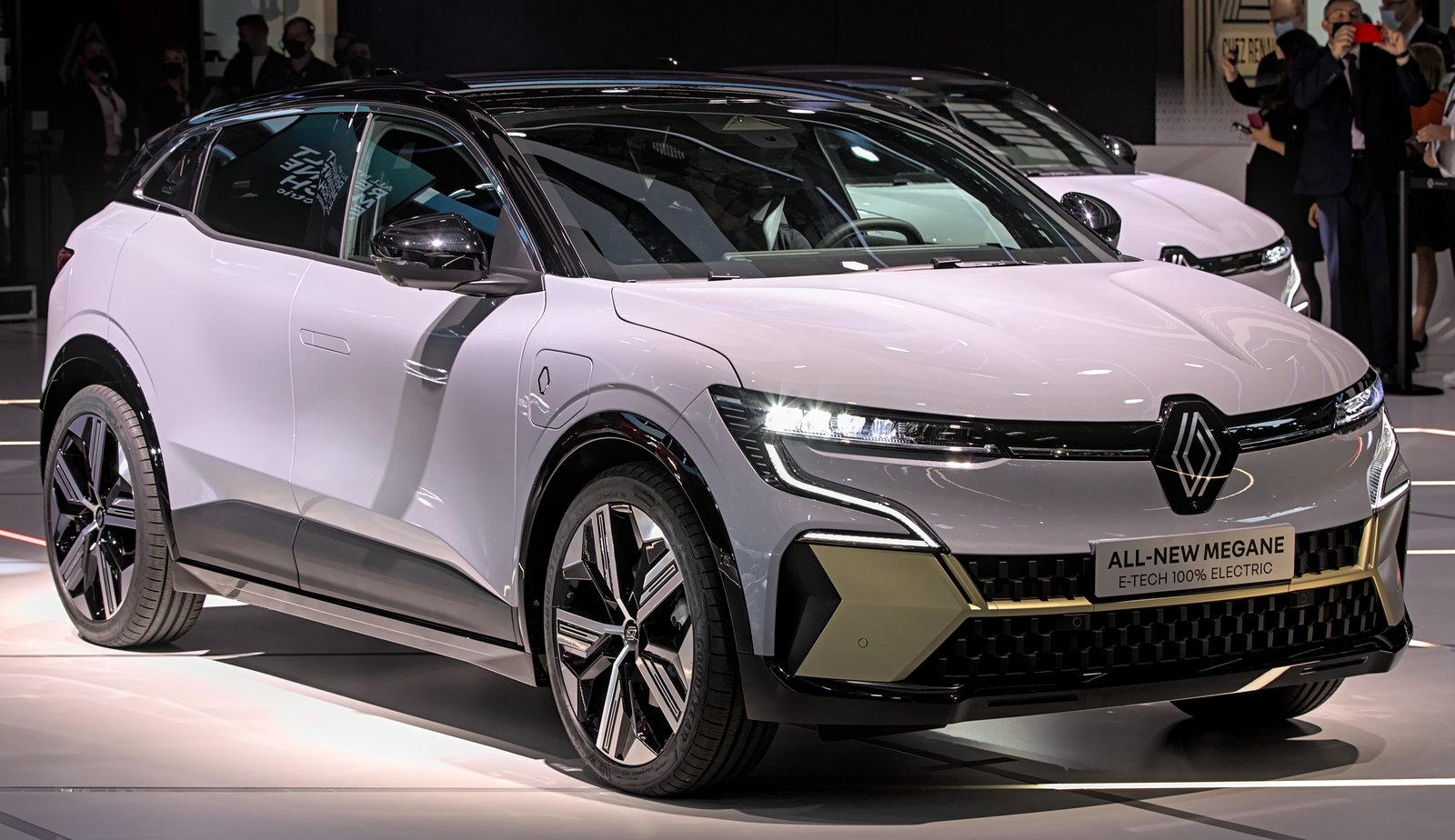 Renault Mégane E-Tech exposée en salon