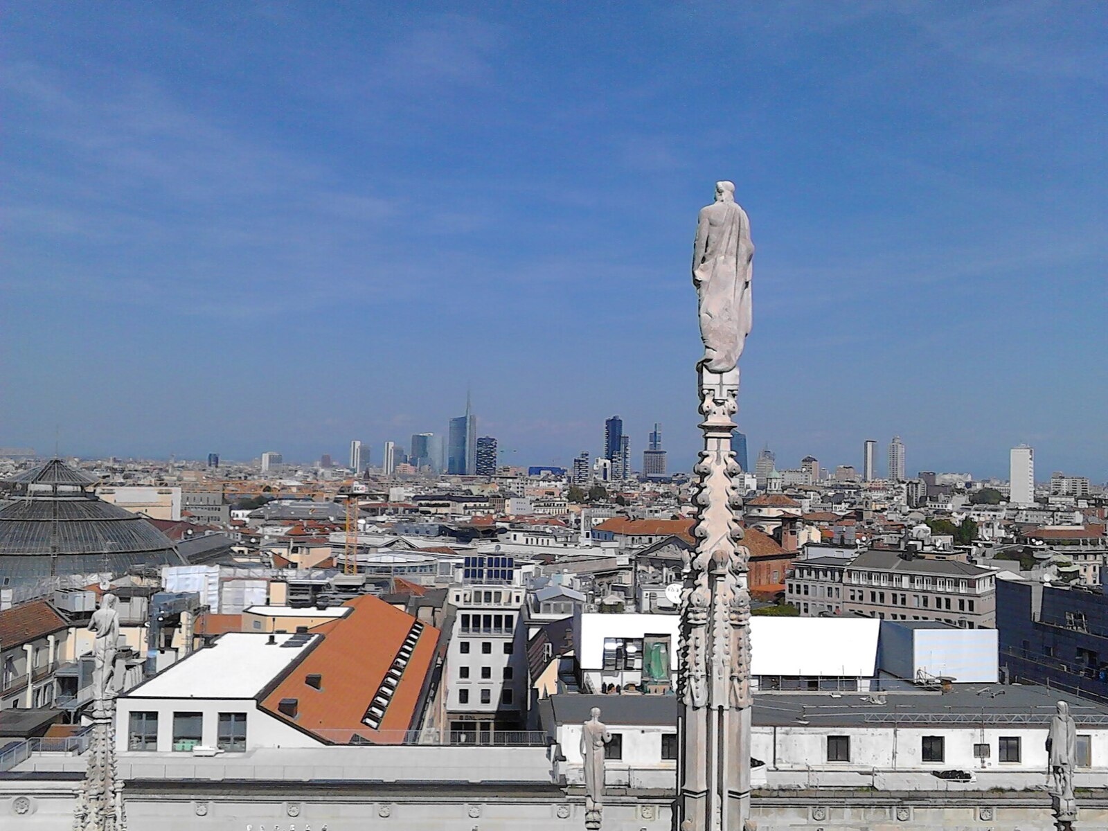 Panorama de Milan avec les gratte-ciel de Porta Nuova à l’horizon