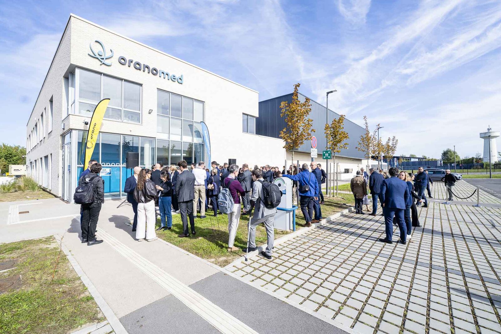 Façade de l’ATLab Orano Med à Onnaing le jour de l’inauguration