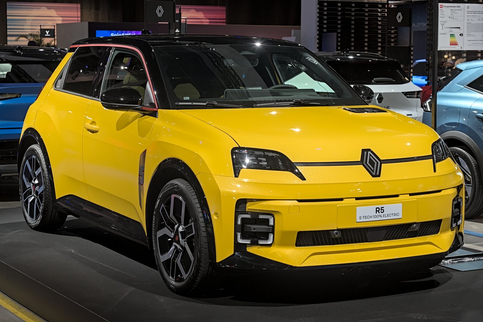 Renault 5 E-Tech électrique présentée en salon