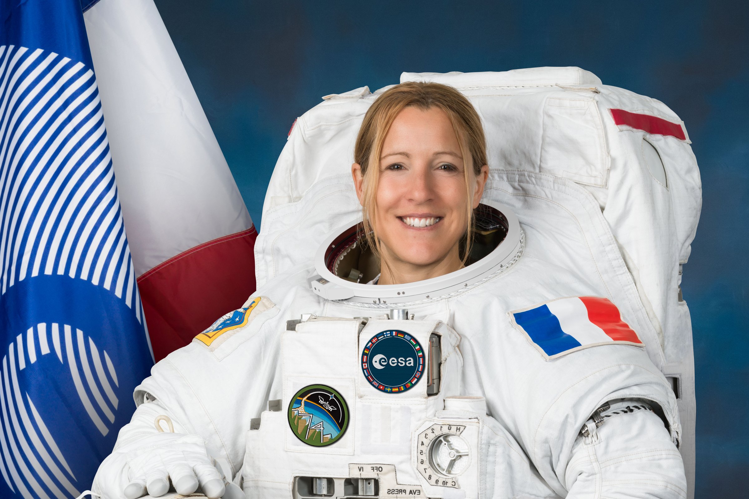 Portrait officiel de Sophie Adenot en scaphandre extravéhiculaire